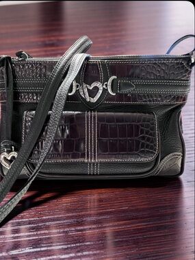 BRIGHTON Croc/Pebble Leather
CrossBody Wallet & Purse